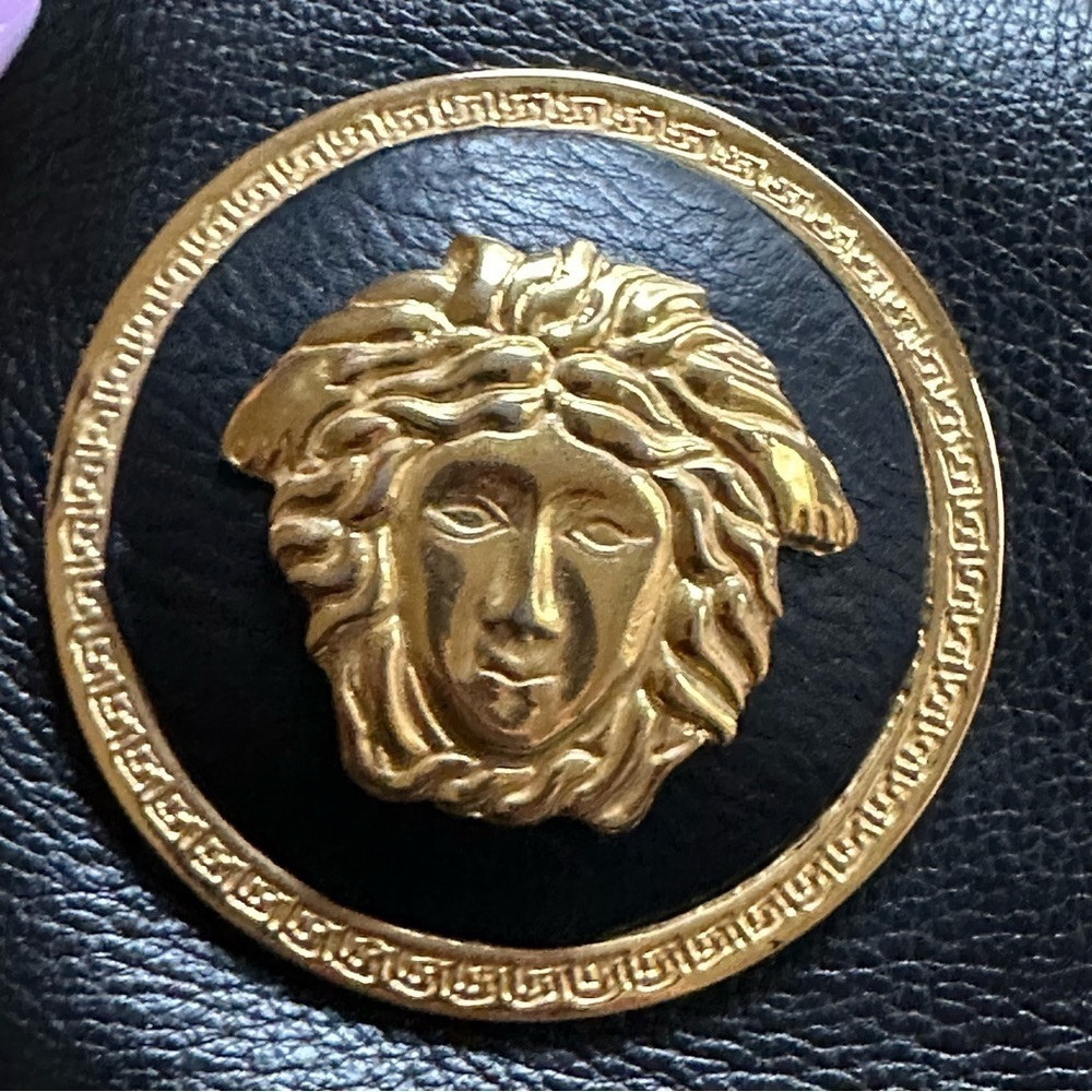 💎Gianni VERSACE Bondage Collection Medusa Vintage Leather Bucket MSRP$3800💎 - Picture 3 of 13